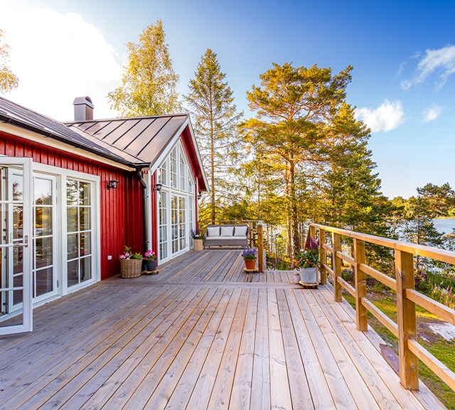 Långsida av h-format hus i serien Torekov